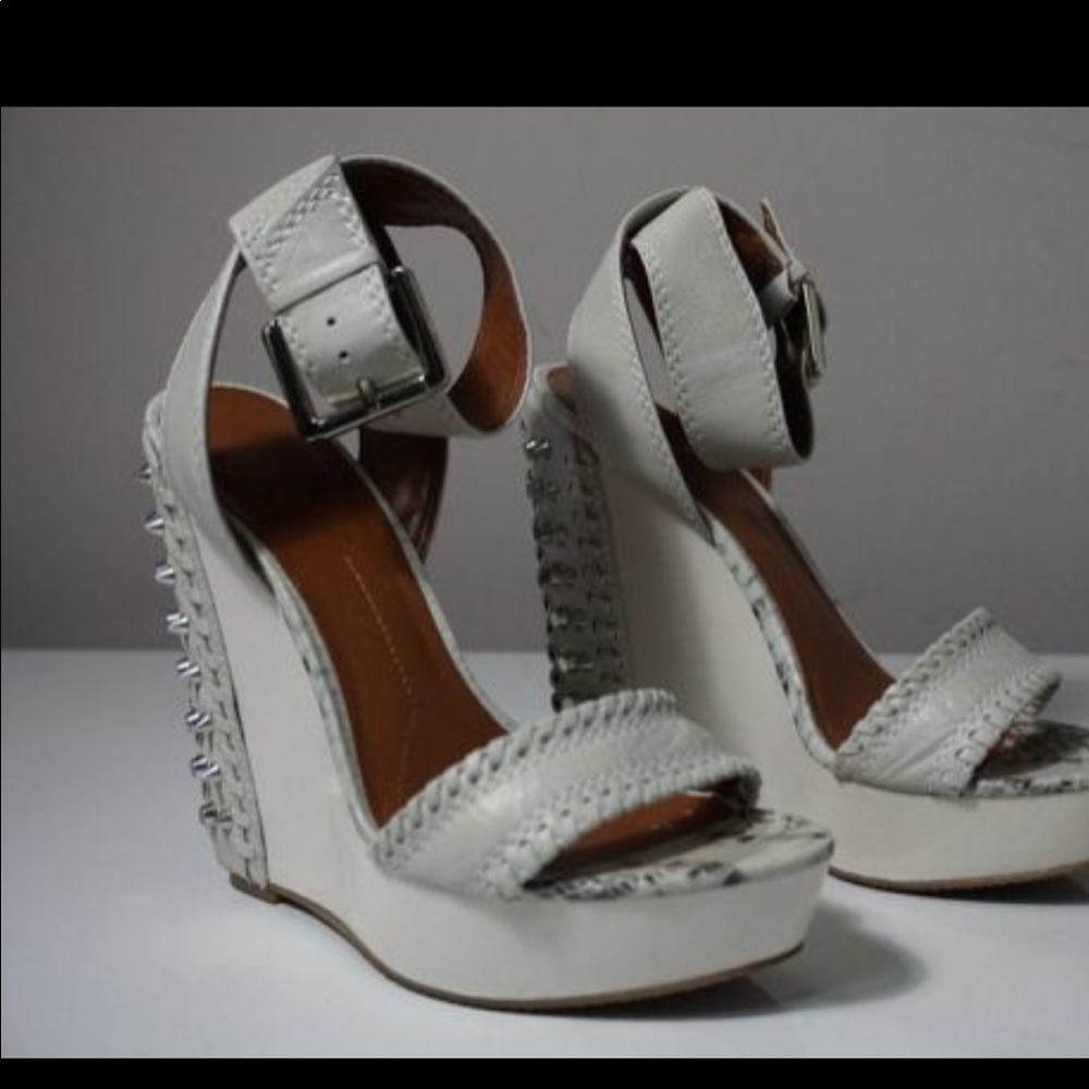 Boutique 9 Wedge Shoes in Off White/Gray /SIZE 10